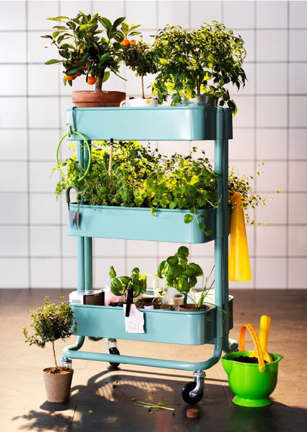 Urban Gardening: Best Tips And Products For Small Spaces ... tout Desserte Jardin Ikea