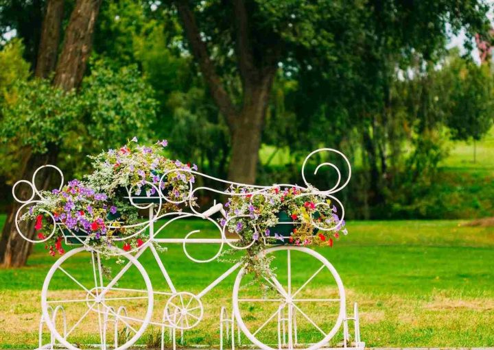 Vélo Déco Jardin En 20 Idées À Copier De Toute Urgence … concernant Decoration De Jardin En Fer Forgé