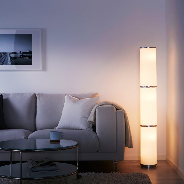 Vidja Lampadaire – Blanc 138 Cm avec Table Jardin Plastique Ikea