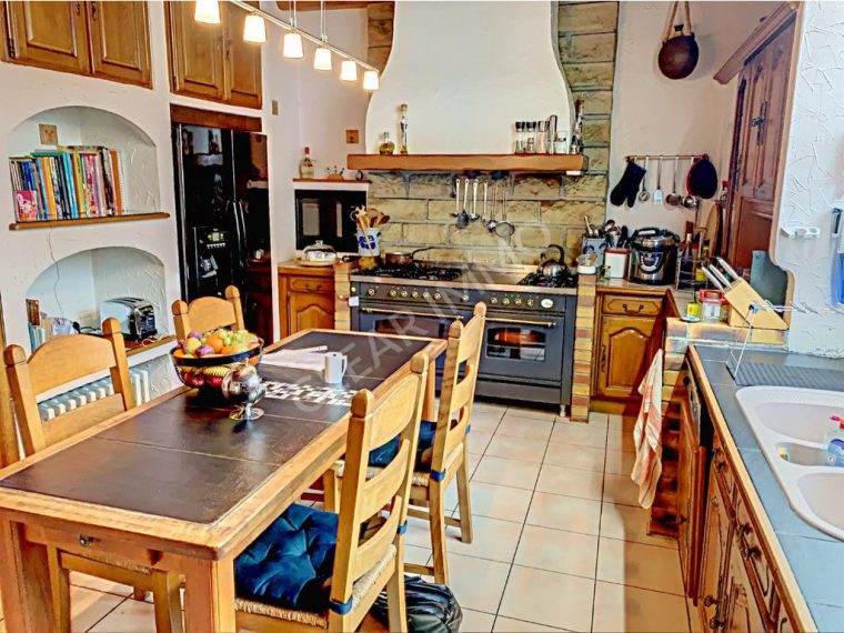Village House 5 Rooms For Sale In Koenigsmacker (France … concernant Table Carrelee Jardin