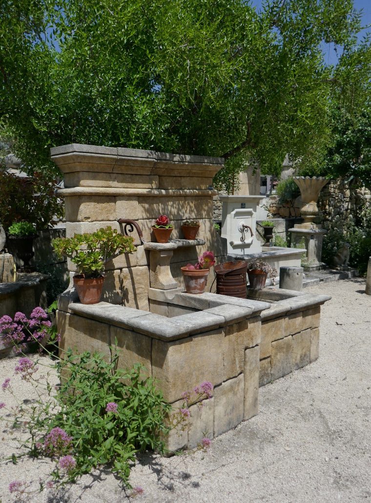 Voici Notre Fontaine Murale De Jardin, Une Fontaine Rustique … destiné Fontaine Naturelle Jardin