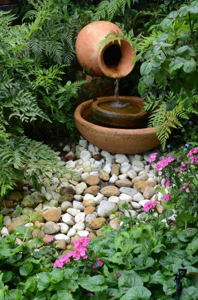 Water Feature | Fonte De Água Faça Você Mesmo, Belos Jardins … tout Pot En Fonte Pour Jardin