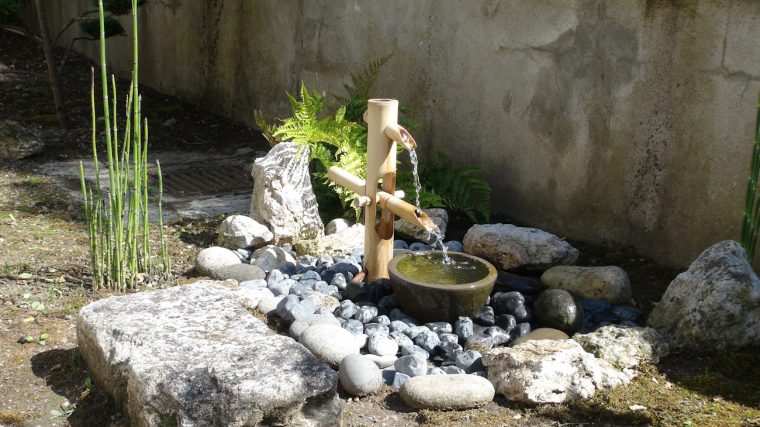 Zénitude Au Jardin » Shishi Odoshi – Fontaine En Bambou encequiconcerne Installation Fontaine De Jardin