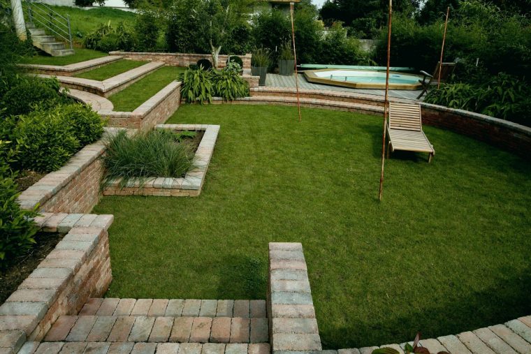 Aménager Son Jardin | Amenagement Jardin, Jardin En Pente … tout Comment Aménager Son Jardin Pas Cher