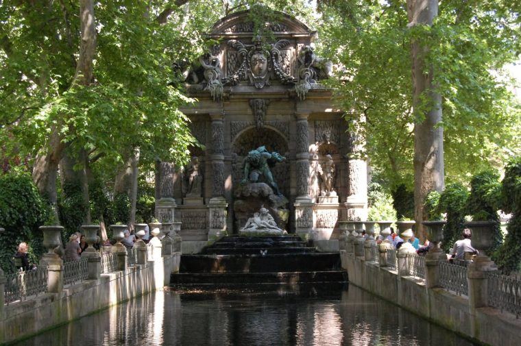 Close Up Of Fontaine De Medicis Jardin Du Luxembourg, Paris concernant Image Fontaine De Jardin