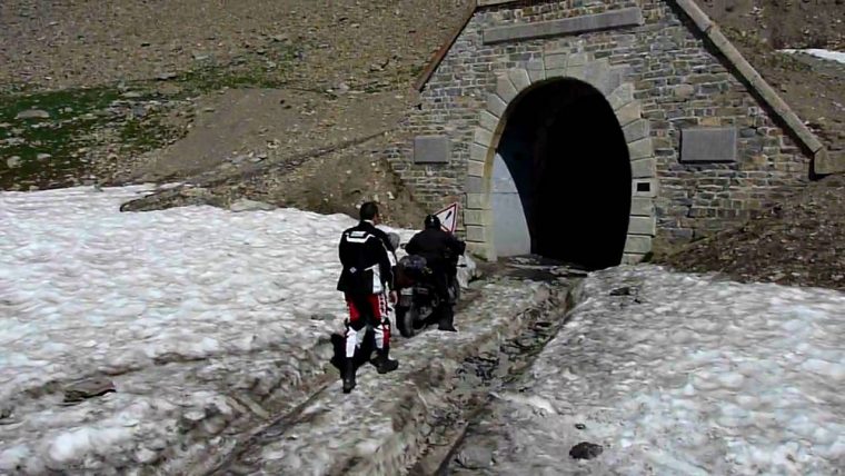 Entrée Du Tunnel Du Parpaillon En 125 Tdr encequiconcerne Tunnel Rigide Jardin