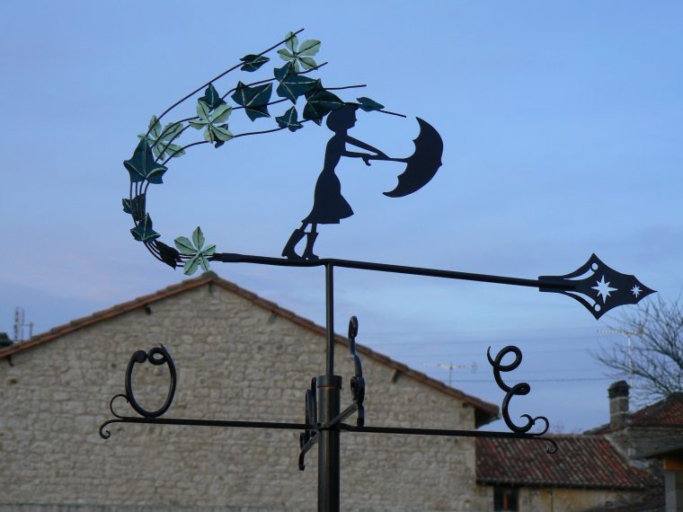 Girouette | Weather Vanes, Weathervanes, Witch House concernant Girouette Jardin Deco