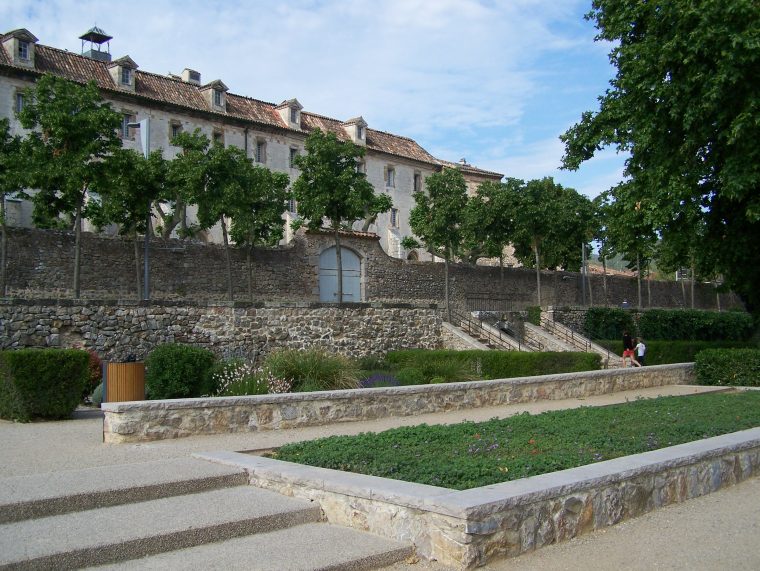 Jardin De L'enclos, Lieu Culturel À Saint-Maximin – Var(83470) pour Enclos Jardin
