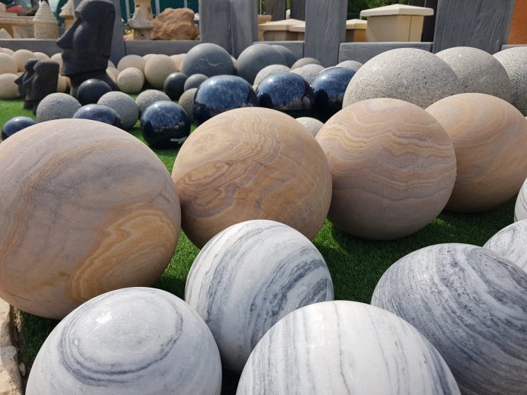 Sphères De Jardin En Granit, Granit Adouci, Terre Cuite … pour Boule Decorative Jardin