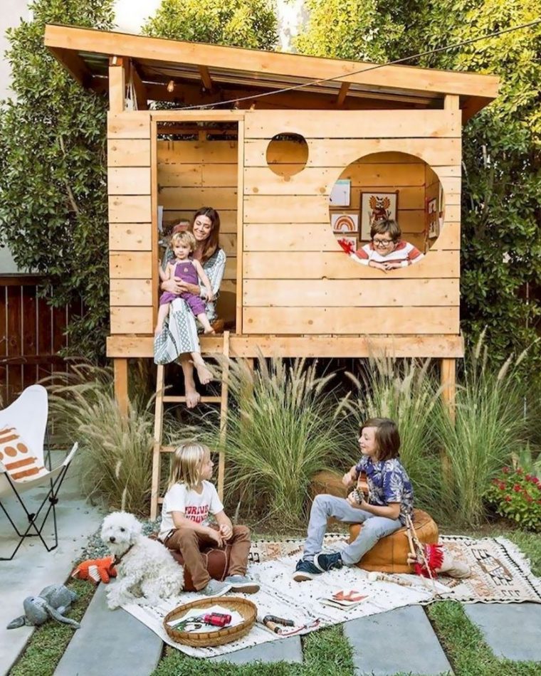 Une Cabane Diy Pour Les Enfants | Cabane Diy, Jardin Pour … concernant Abri Jardin Enfant