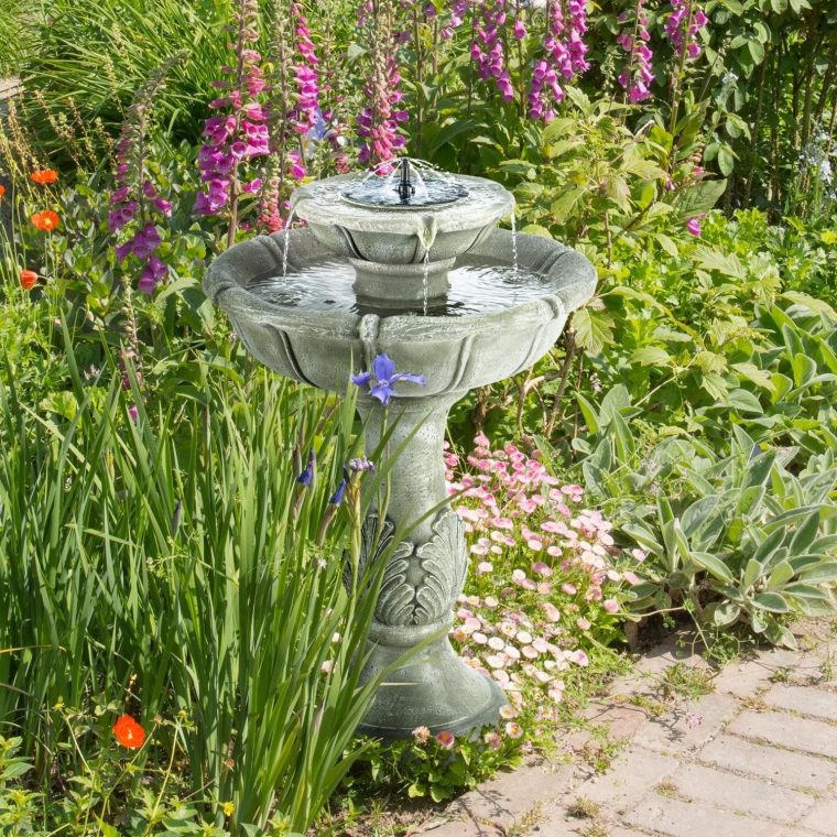 Une Jolie Fontaine Solaire Pour Jardin Zen En Extérieur … serapportantà Fontaine De Jardin Solaire
