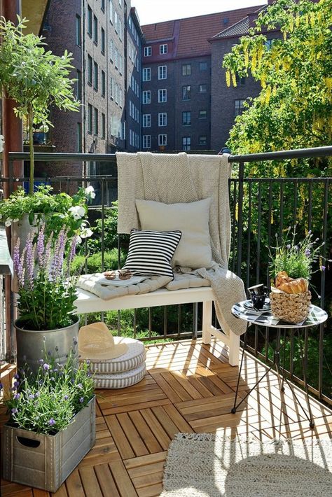 table de jardin à cause de balcon