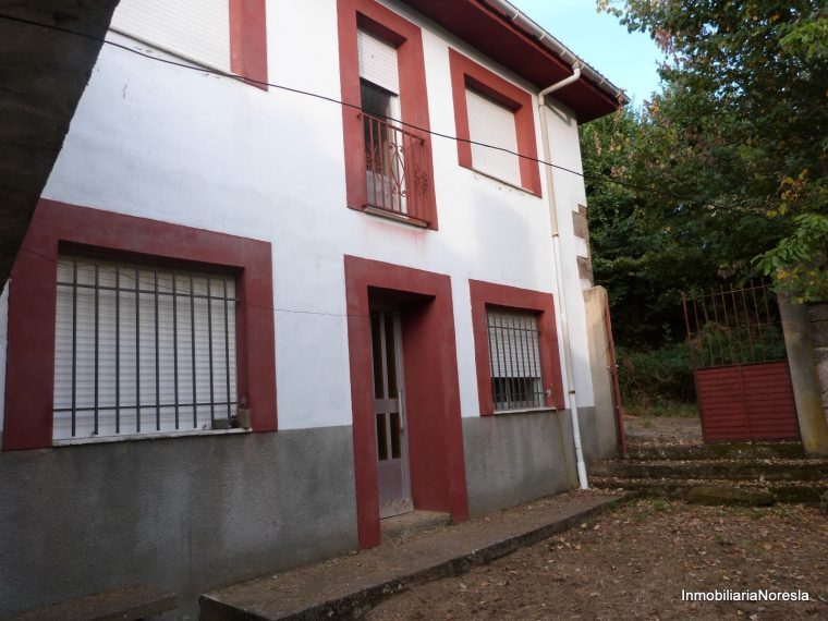 2 Casas Con Jardin De 200 M2 En Aleje • Inmobiliaria Noresla avec Inmobiliaria Jardines
