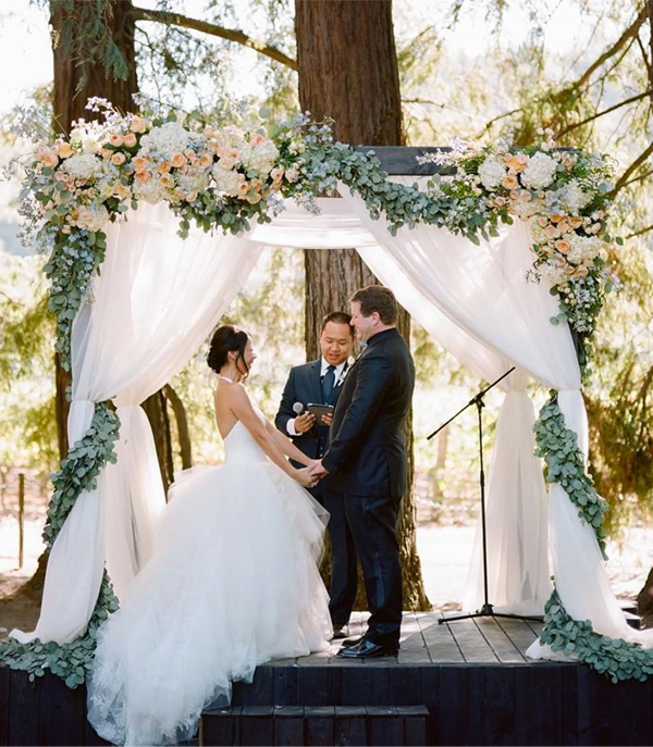 25 Trending Wedding Altar & Arch Decoration Ideas … destiné Bodas Sencillas En Jardin