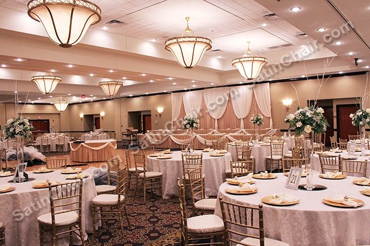Chicago Venues For Your Wedding | Hilton Garden Inn, Table … dedans Table Chicago Alice'S Garden