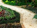 Cómo Construir Un Camino De Grava En Mi Jardín - The Home ... à Caminos En Jardines Pequeños