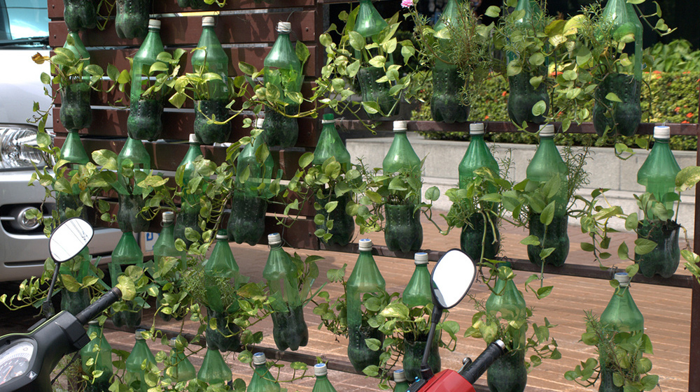 Cómo Hacer Un Jardín Vertical Con Botellas - Recicla Y Decora serapportantà Cómo Hacer Un Jardín Vertical