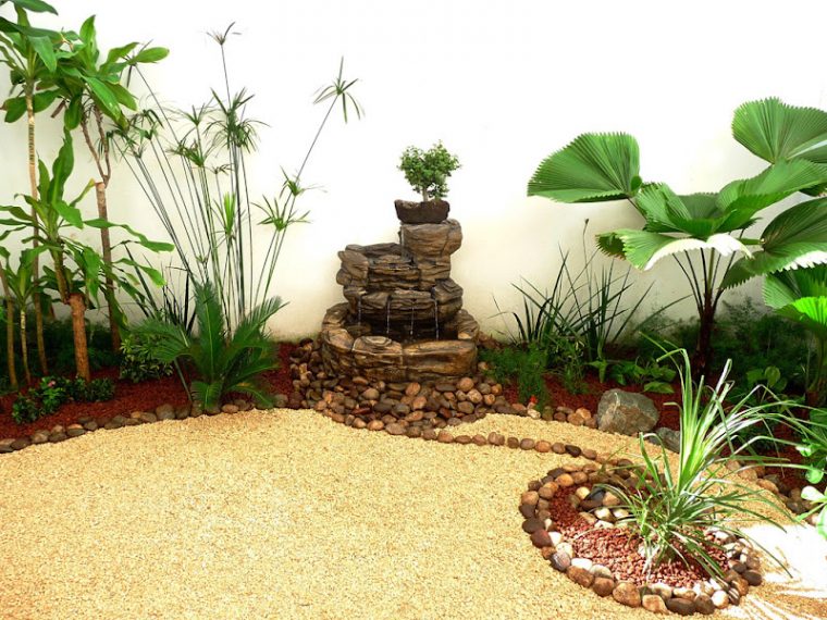 Diseño De Un Jardín Muy Pequeño Con Fuente, Piedras Y … encequiconcerne Jardines De Piedras Fotos