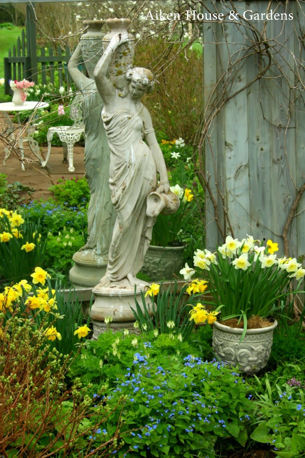 Dreaming Of Our Spring Garden | Estatuas De Jardín ... serapportantà Estatuas Para Jardines