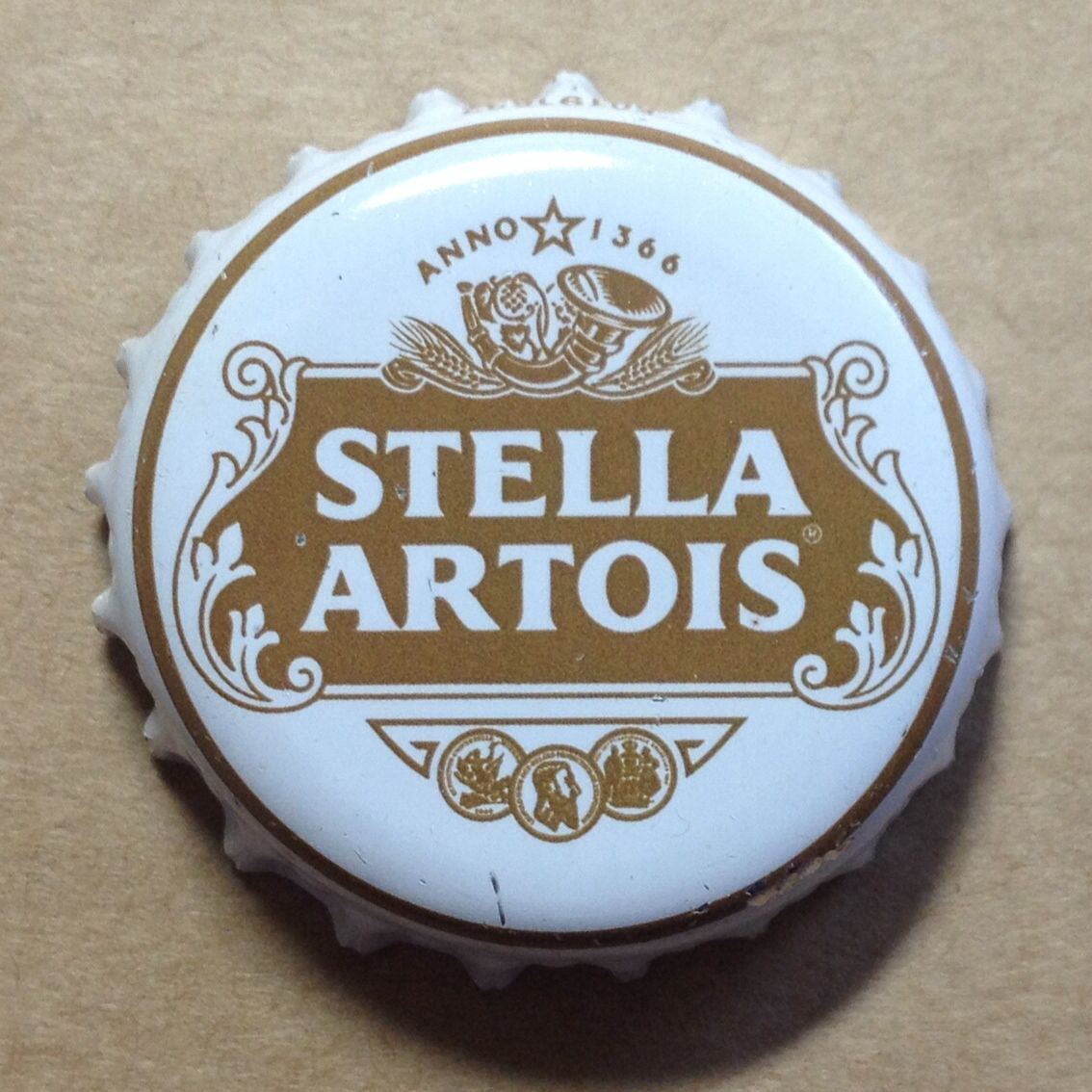 ピルスナービール | Stella Artois, Stella, Bottle Cap destiné Métal Artois