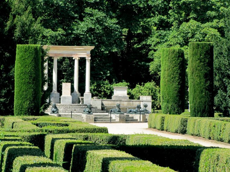 El Jardín De "El Capricho" | Wall Street International … destiné El Jardin Romantico