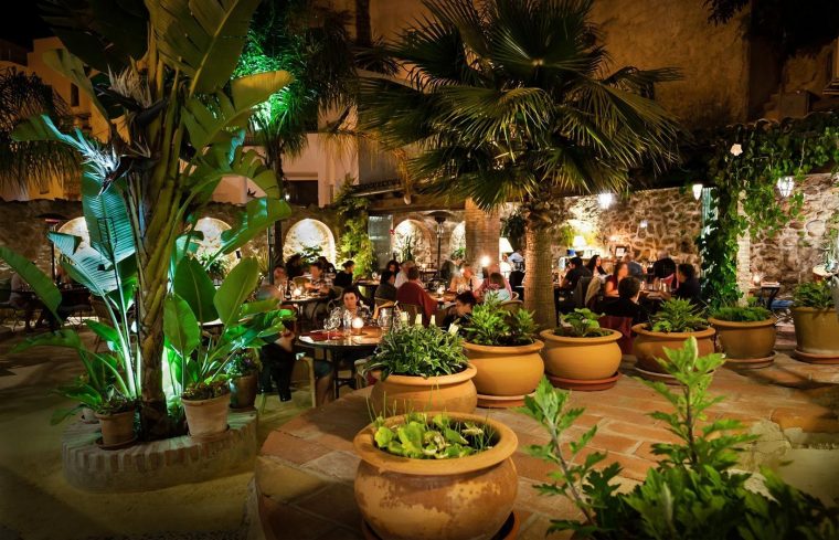 El Jardín Y Sus Espacios | Jardines, Hoteles, Restaurante … à Restaurante El Jardin Del Califa Vejer