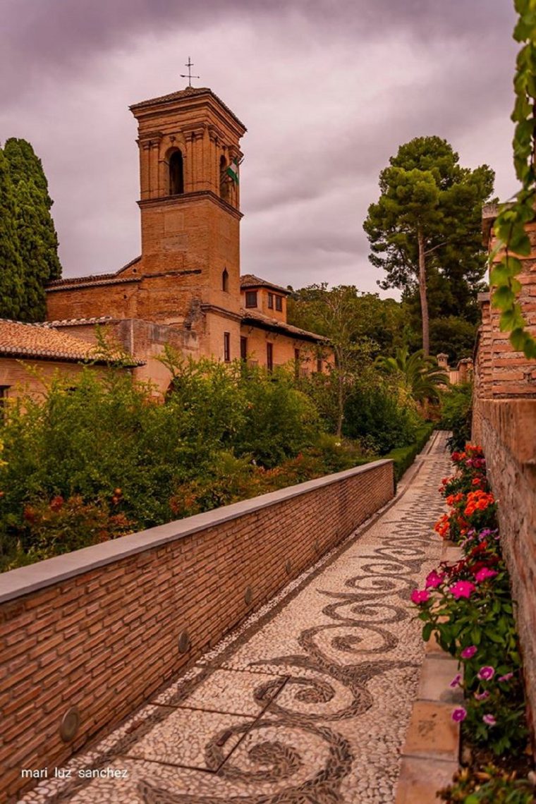 En Los Jardines De La Alhambra Desde El Parador De San … concernant Los Jardines De La Alhambra