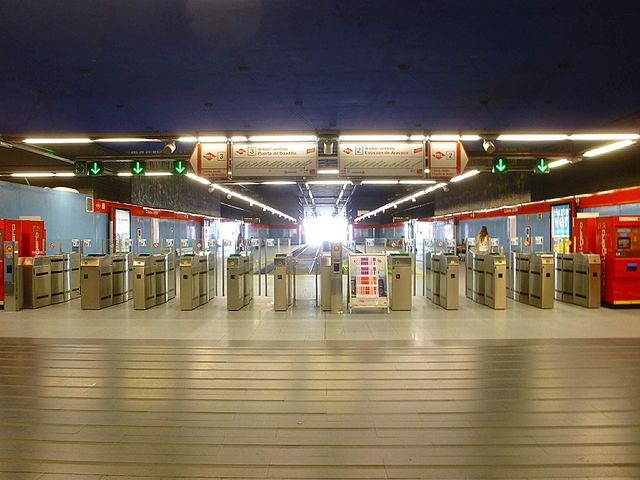 File:madrid – Estación De Metro Ligero (Ml-2 Y Ml-3) De … intérieur Colonia Jardin Madrid