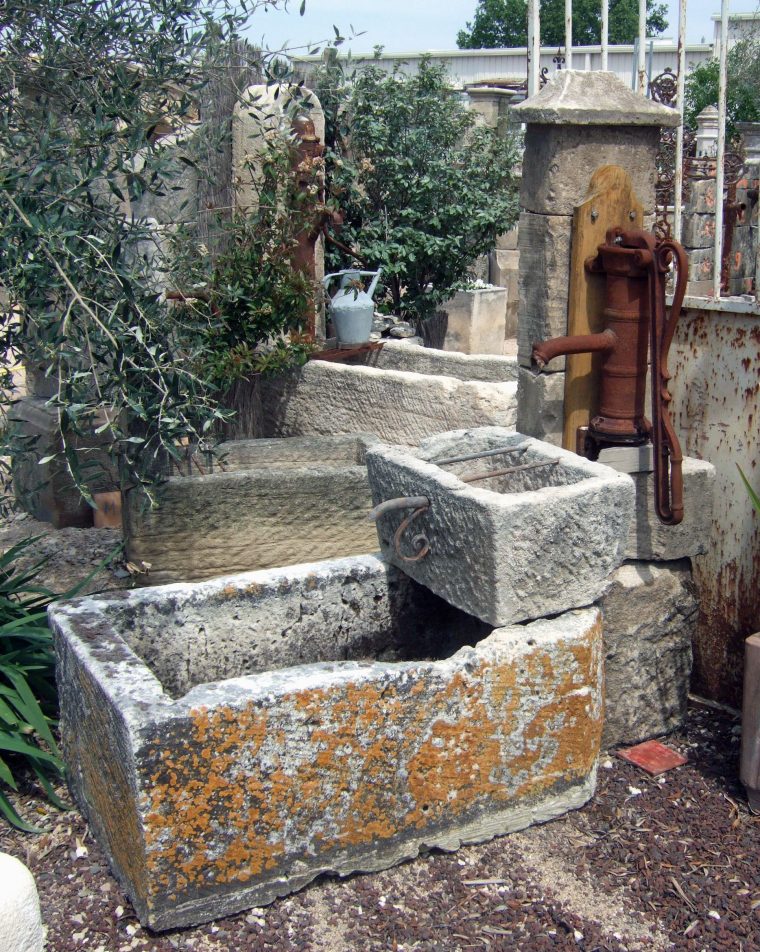 Fontaine De Jardin Avec 2 Bacs Anciens En Pierre Et Pompe … tout Fontaines De Jardin Jardiland