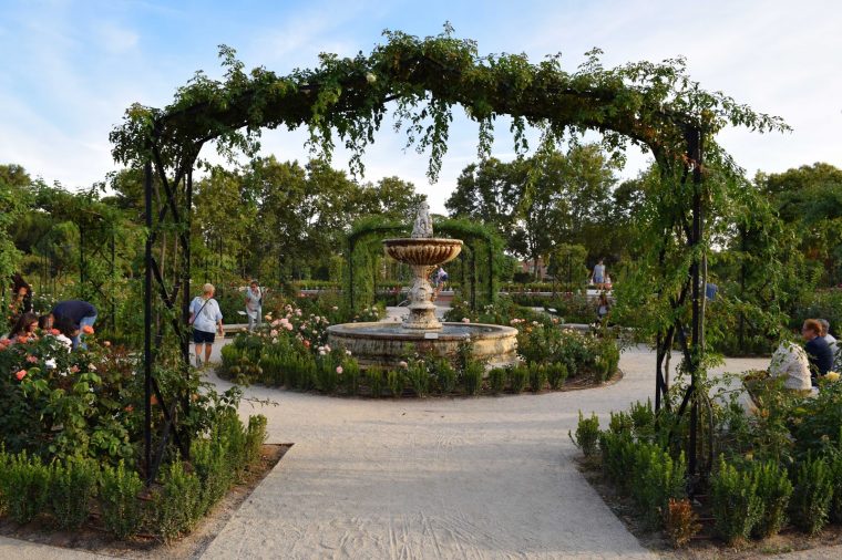 Jardín De La Rosaleda (Madrid) – Un Destino Entre Mis Manos tout Jardines De España Madrid