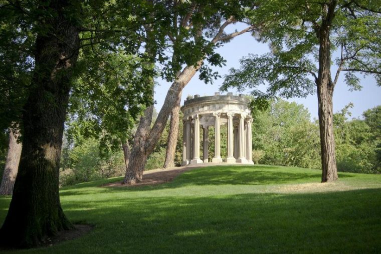 Jardín Histórico El Capricho, Cuyo Origen Se Remonta A … encequiconcerne Jardines Del Capricho Madrid