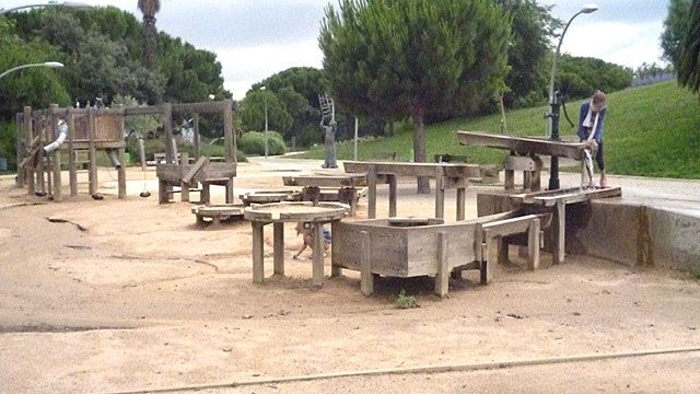 Jardines Con Parque De Actividades Para Niños En Pleno ... serapportantà Jardines Joan Brossa
