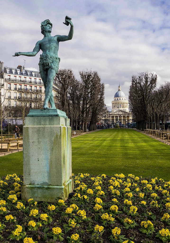 Jardines De Luxemburgo | Una Estatua De Los Jardines De … serapportantà Estatuas Para Jardines