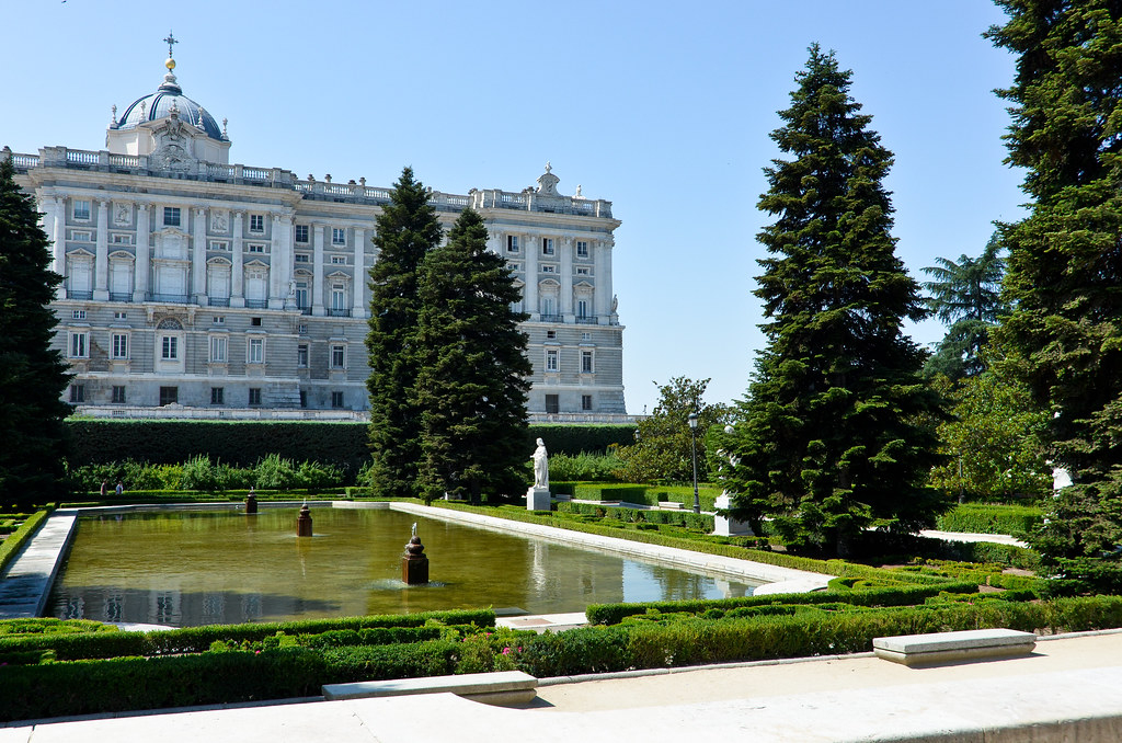 Jardines De Sabatini | Palacio Real De Madrid, Spain | Sk ... à Jardines Palacio Real Madrid