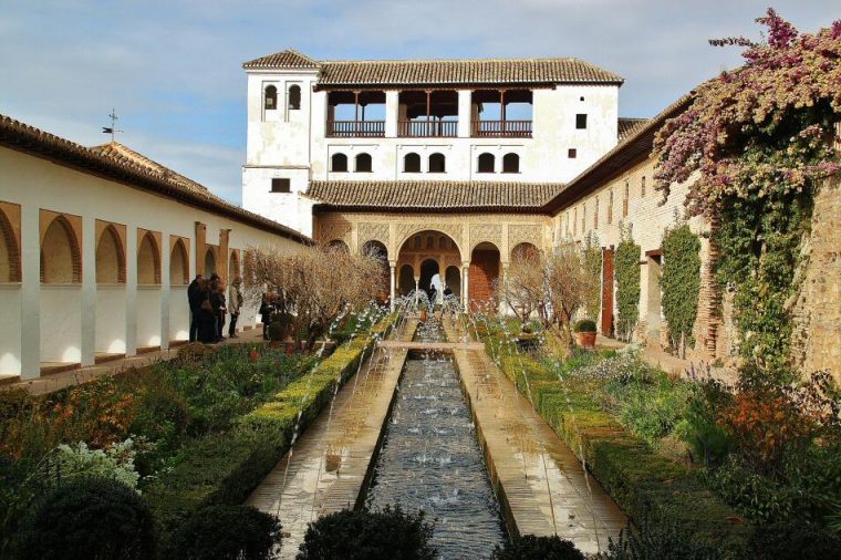 Jardines Del Generalife En La Alhambra De Granada – Guías … intérieur Jardines De Generalife