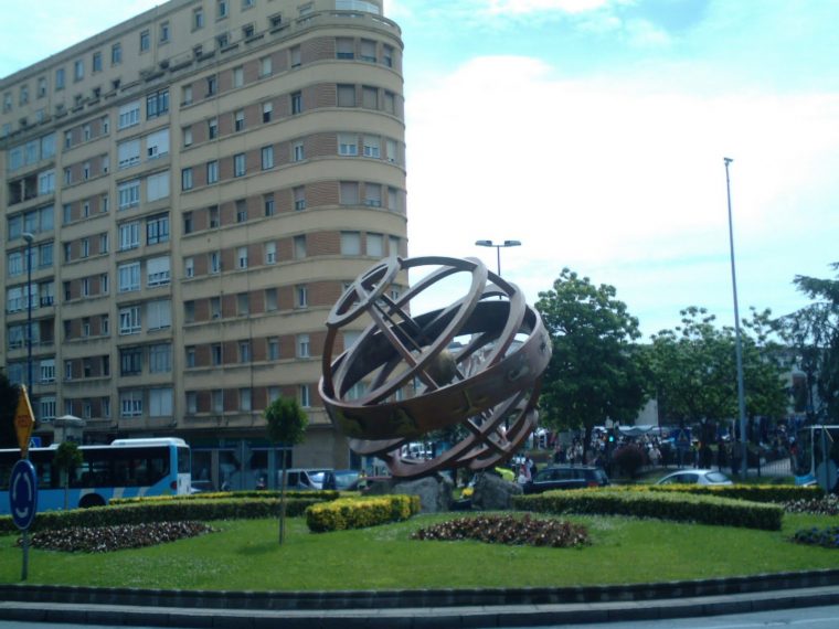 La Ciudad Habla: Zodiaco En Rotonda Plaza Cuatro Caminos … pour Ciudad Jardin Santander