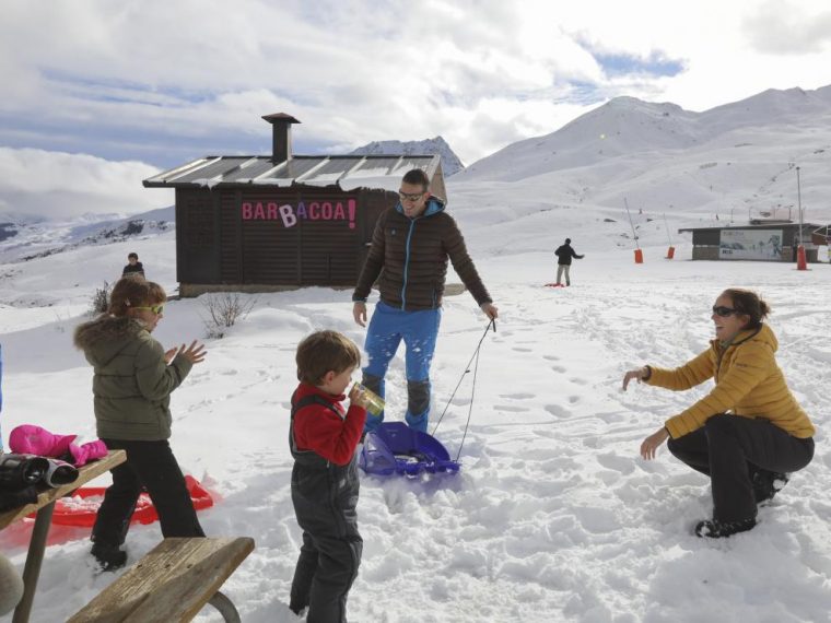 Las Estaciones De Esquí Del Pirinero Aragonés Se Preparan … tout Jardin De Nieve Formigal