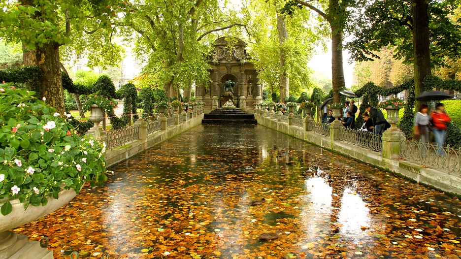 Luxembourg Gardens - Paris, Attraction | Expedia.au encequiconcerne Posé Au Parc Du Luxembourg