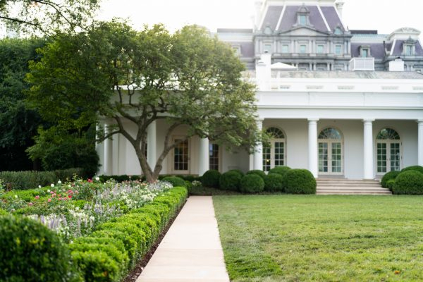 Melania Trump Presenta Las Renovaciones Del Jardín De ... à Jardines De Casa Blanca