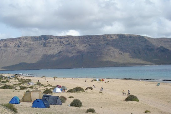 Playa De El Salado - Holalanzarote à Camping El Jardín De Las Dunas