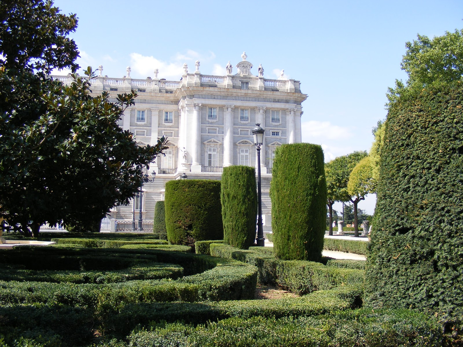 Por La Calle De Alcalá: El Palacio Real De Madrid à Jardines Del Palacio Real Madrid
