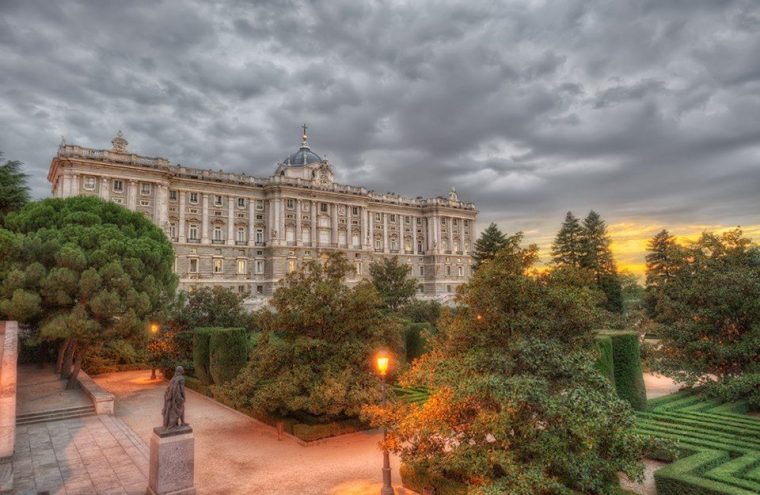 Royal Palace And Sabatini Gardens – Palacio Real Y … serapportantà Jardines Palacio Real Madrid