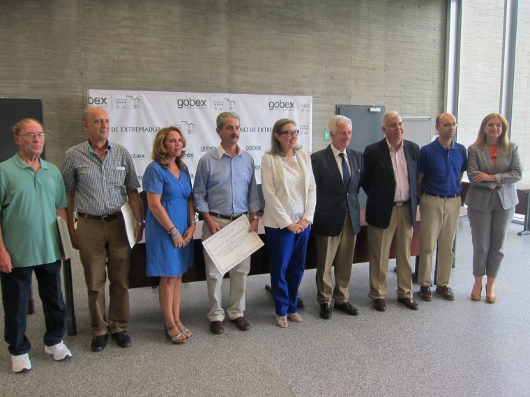 Siete Profesores Jubilados Reciben La Distinción … encequiconcerne Ies Ciudad Jardin Badajoz