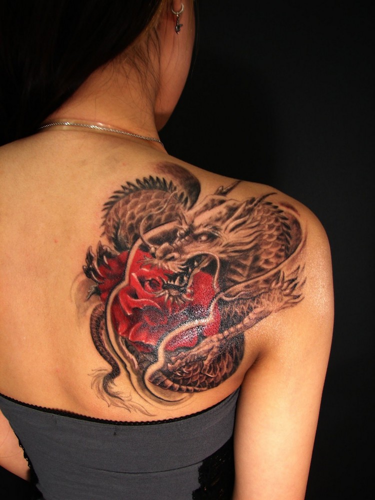 tatouage dos femme dragon