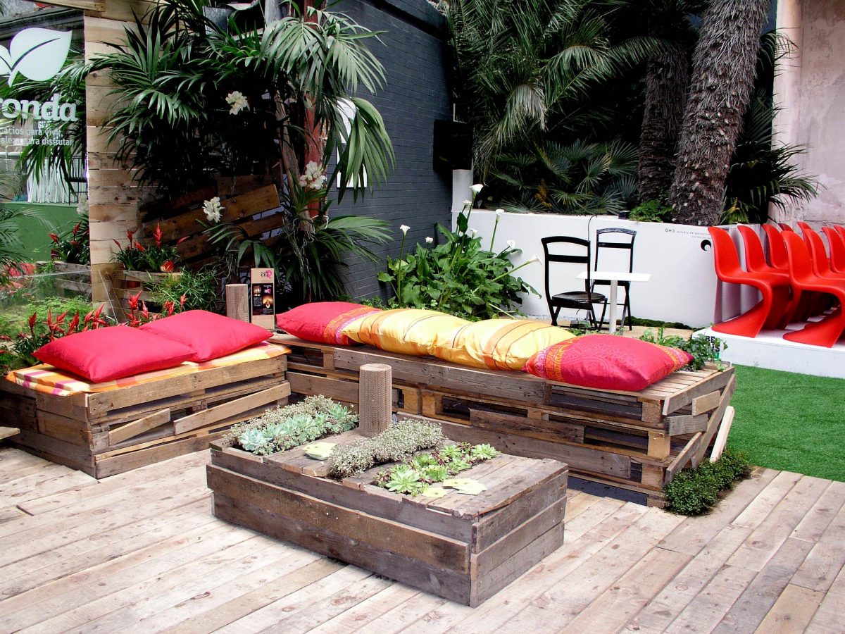 Terrazas Y Jardines Con Palets | Muebles Hechos Con Palets ... pour Jardines Con Palets