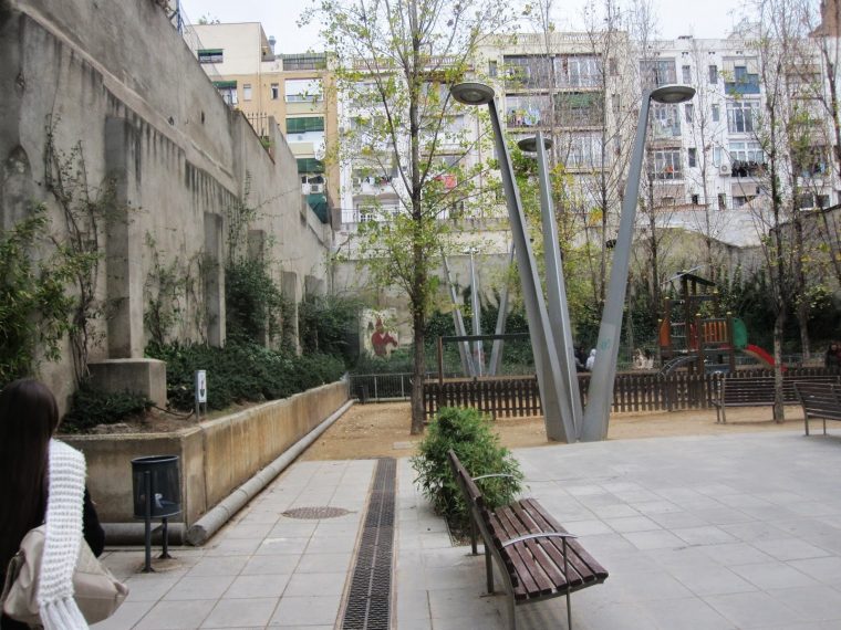 Tot Barcelona: Placeta Joan Brossa destiné Jardines De Joan Brossa