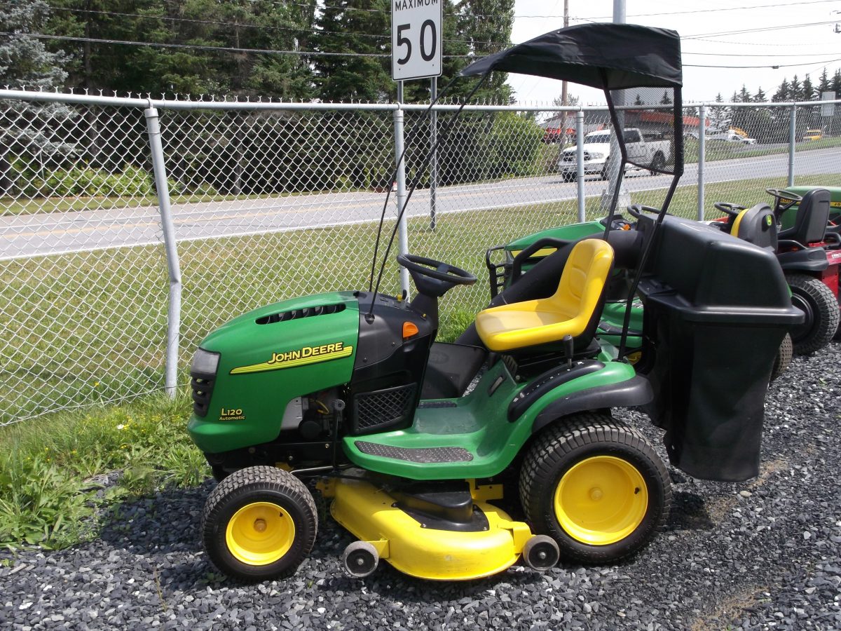 Tracteur Pelouse Usager | Les Équipements Agri-Beauce ... dedans John Deere St Georges