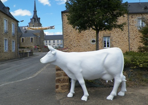 Vache Blanche Grandeur Nature En Fibre De Verre. Livrée ... dedans Vache Resine Grandeur Nature Occasion