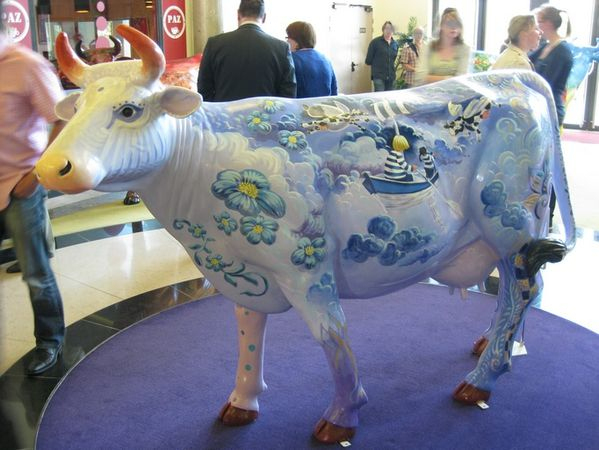 Vachement Drôle Cette Exposition Itinérante De Vaches En ... serapportantà Vache Resine Grandeur Nature Occasion