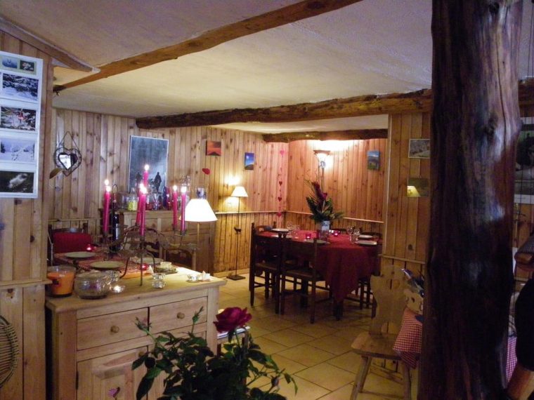 Chalet Ventoux Serein Chambres D Hôtes – Châlet, Maison Et … pour Cabane De Jardin Woodlake Wl86